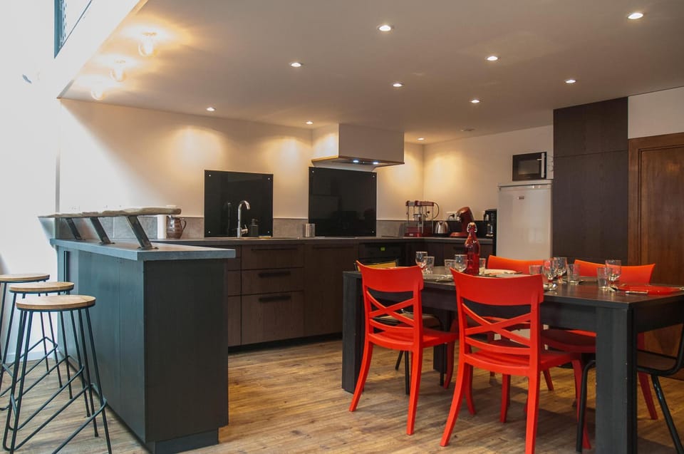 Kitchen or kitchenette, Dining area, dishwasher, minibar, pet friendly, stove