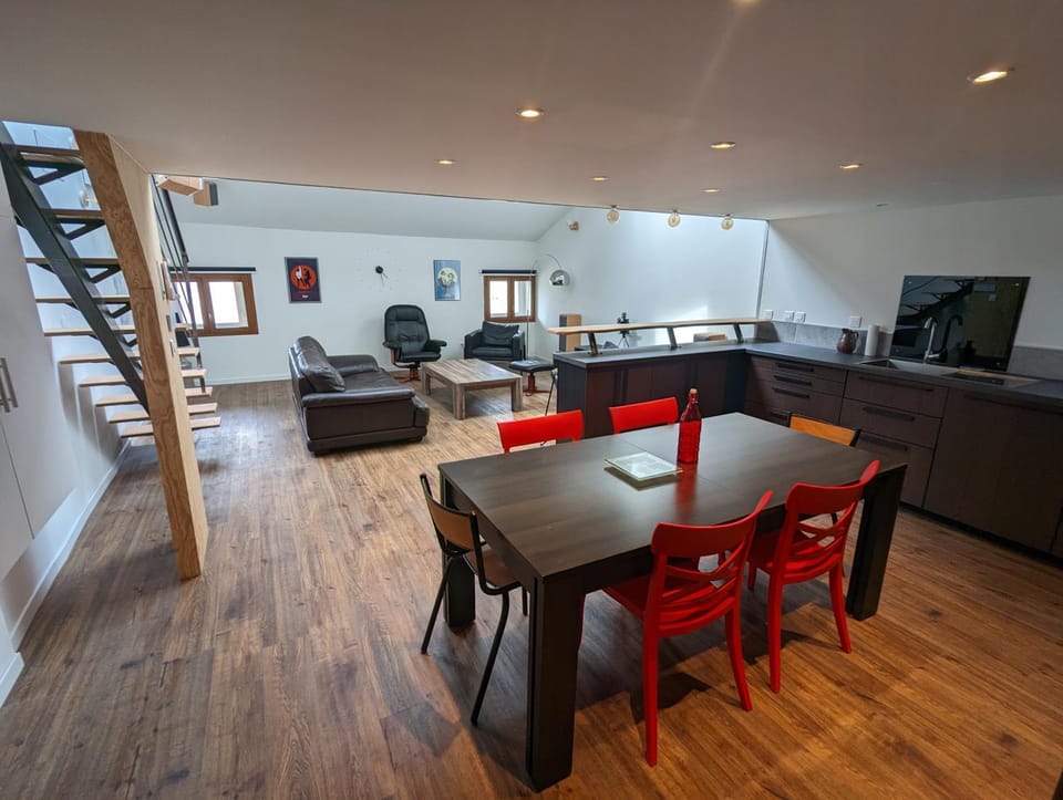 Seating area, Dining area