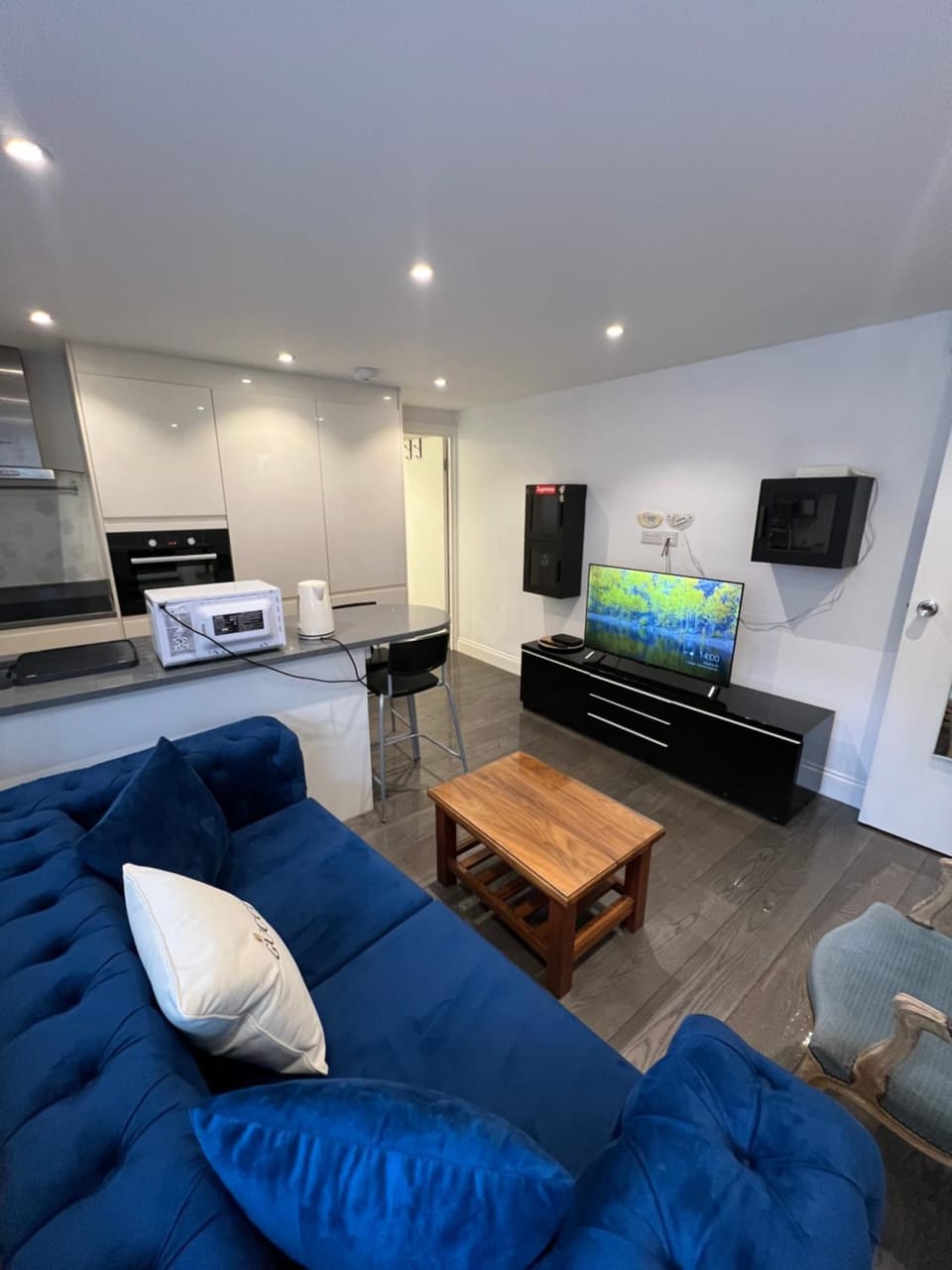Communal lounge/ TV room, TV and multimedia, Living room