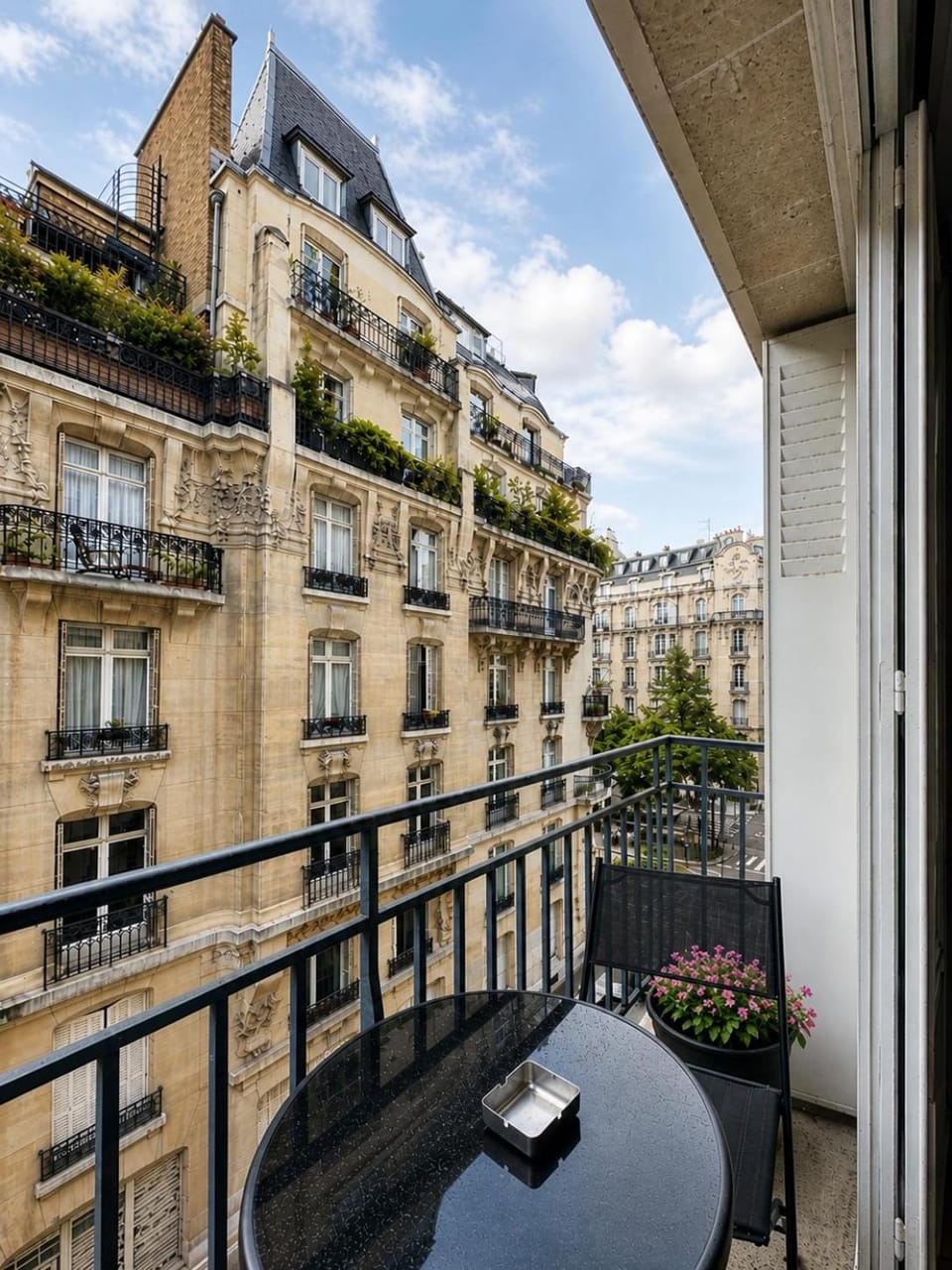 Balcon Jardin du Luxembourg Saint-Germain Apartment in Paris
