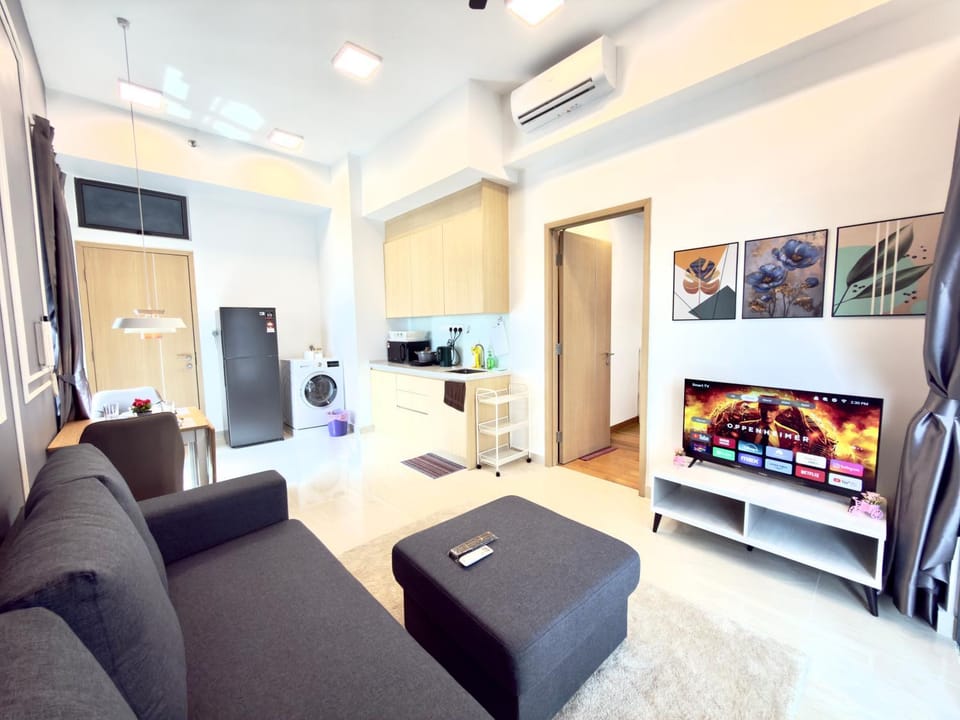 Communal lounge/ TV room, TV and multimedia, Kitchen or kitchenette, Living room, Seating area, Evening entertainment, washing machine, dryer, air conditioner