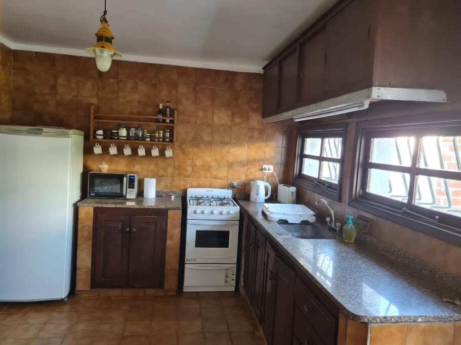 Casa con parque cerca de la costa y patios cerveceros House in Mar del Plata