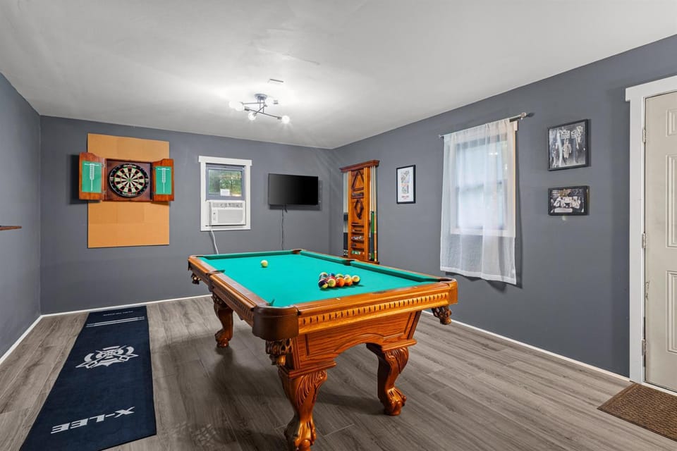 Fun & Funky Asheville Home with Pool Table, Darts House in Asheville