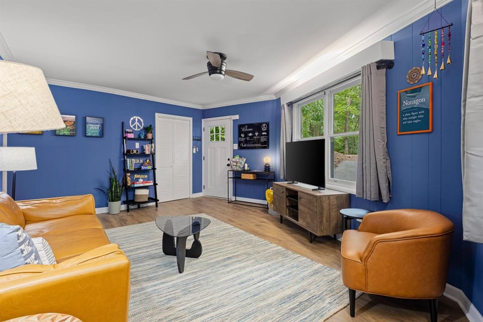Fun & Funky Asheville Home with Pool Table, Darts House in Asheville