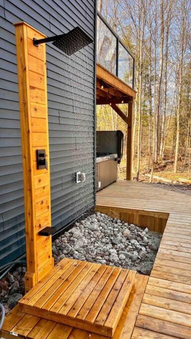 Lux Winter Getaway with Hot Tub, Sauna, EV charger House in Dysart and Others