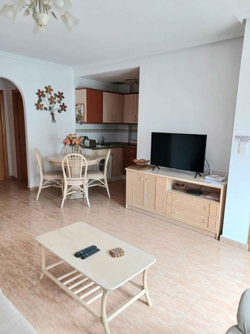 Communal lounge/ TV room, TV and multimedia, Kitchen or kitchenette, Living room, Seating area, Dining area, Evening entertainment