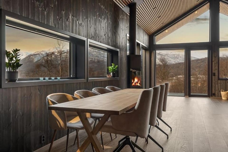 Dining area, Mountain view