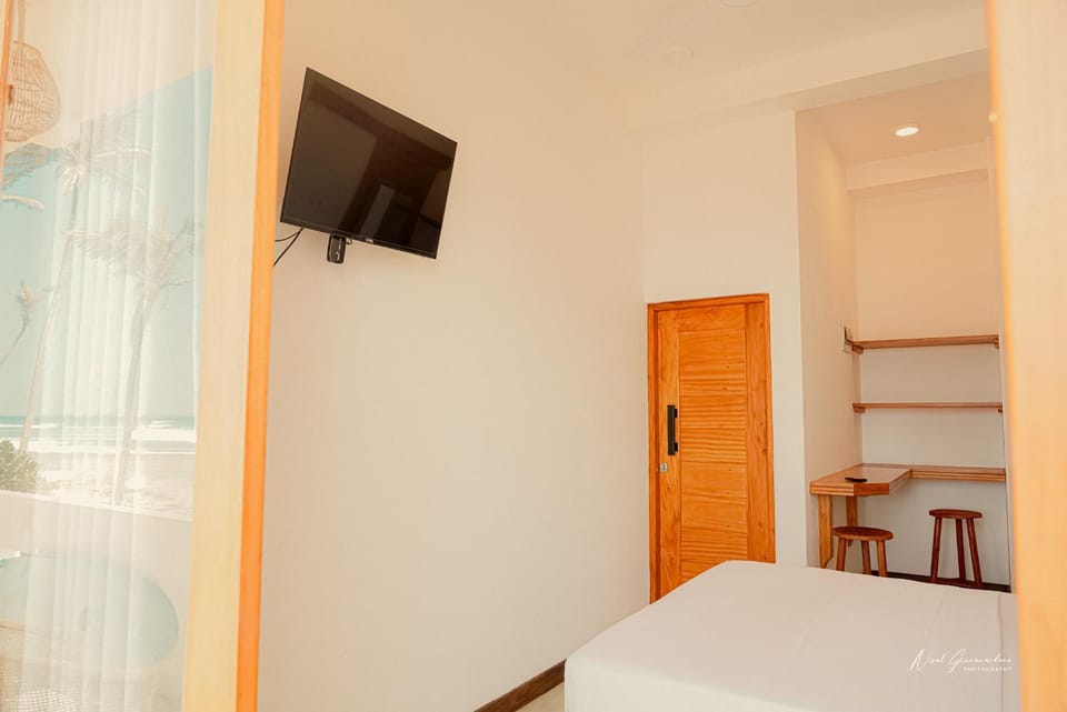 Communal lounge/ TV room, Bed, TV and multimedia, Photo of the whole room, Evening entertainment, Bedroom, hair dresser