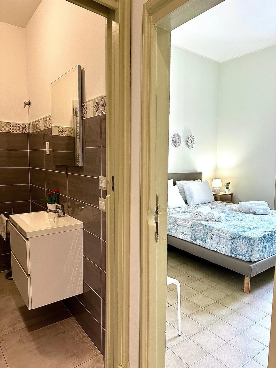 Bed, Bathroom, Photo of the whole room, Bedroom