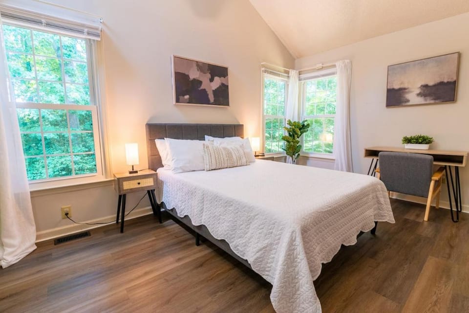 Bed, Photo of the whole room, Bedroom