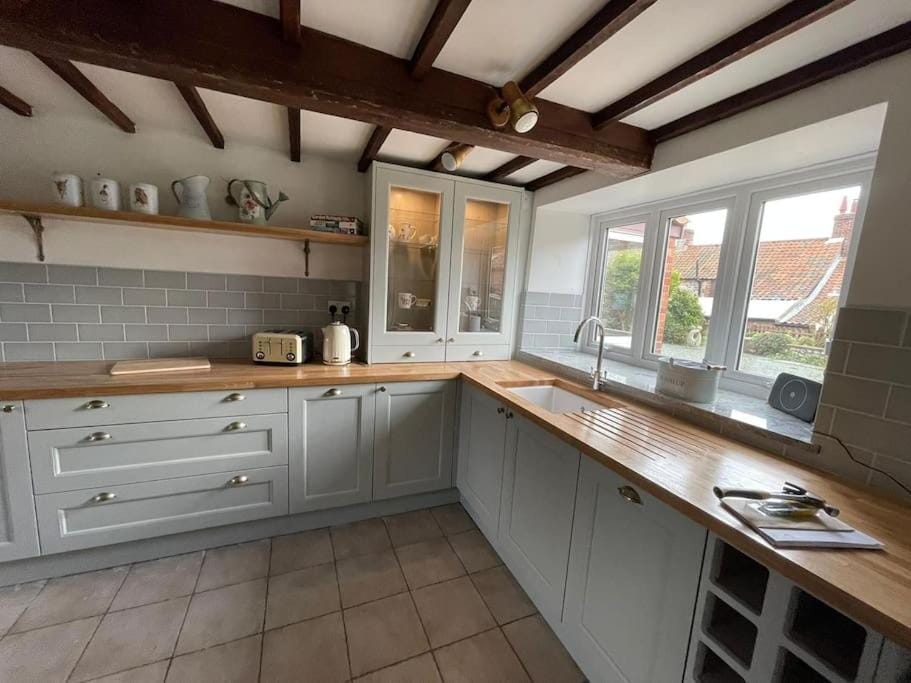 Coffee/tea facilities, Kitchen or kitchenette, dishwasher