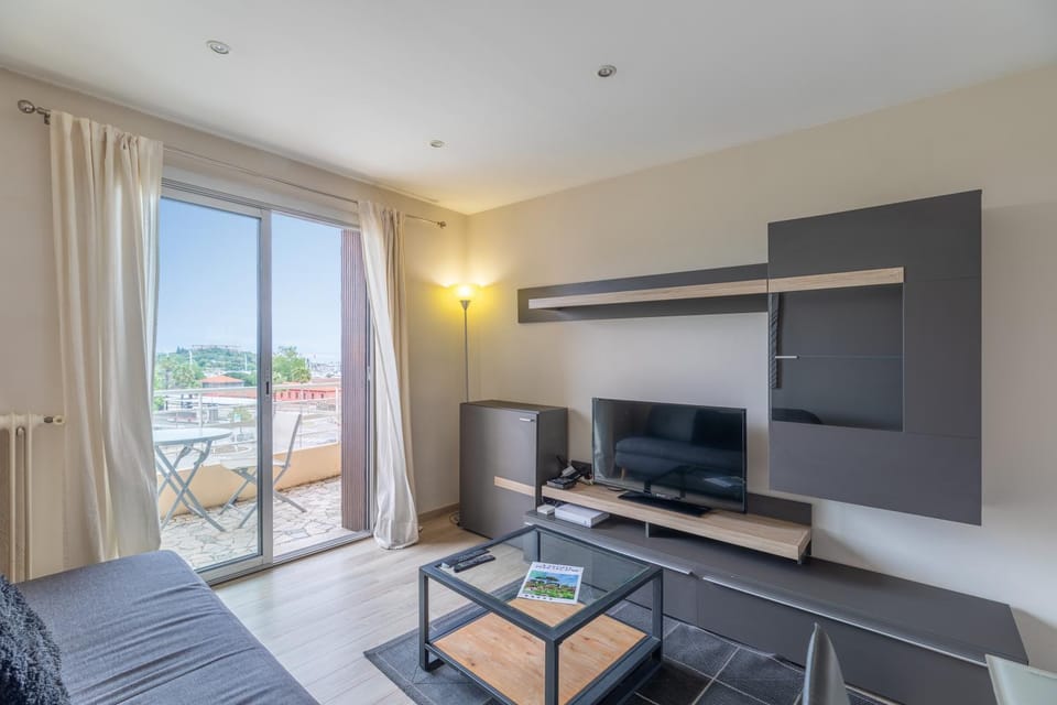 Vue mer, Terrasse, 5 min du centre Apartment in Antibes