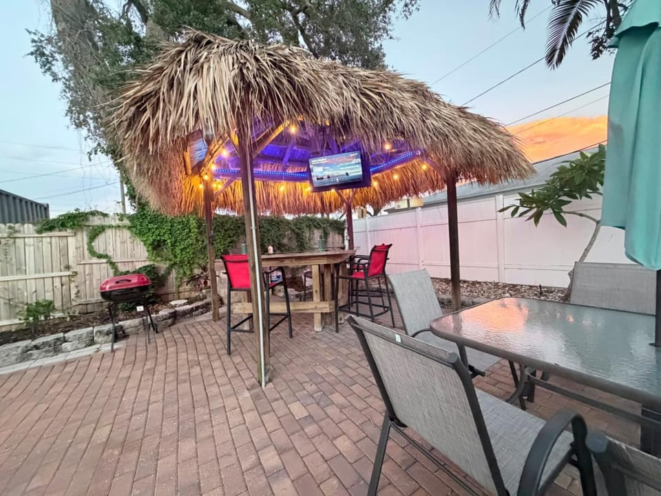 Patio, BBQ facilities, TV and multimedia, Seating area, Dining area