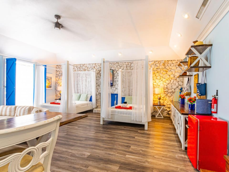 Seating area, Dining area, Bedroom