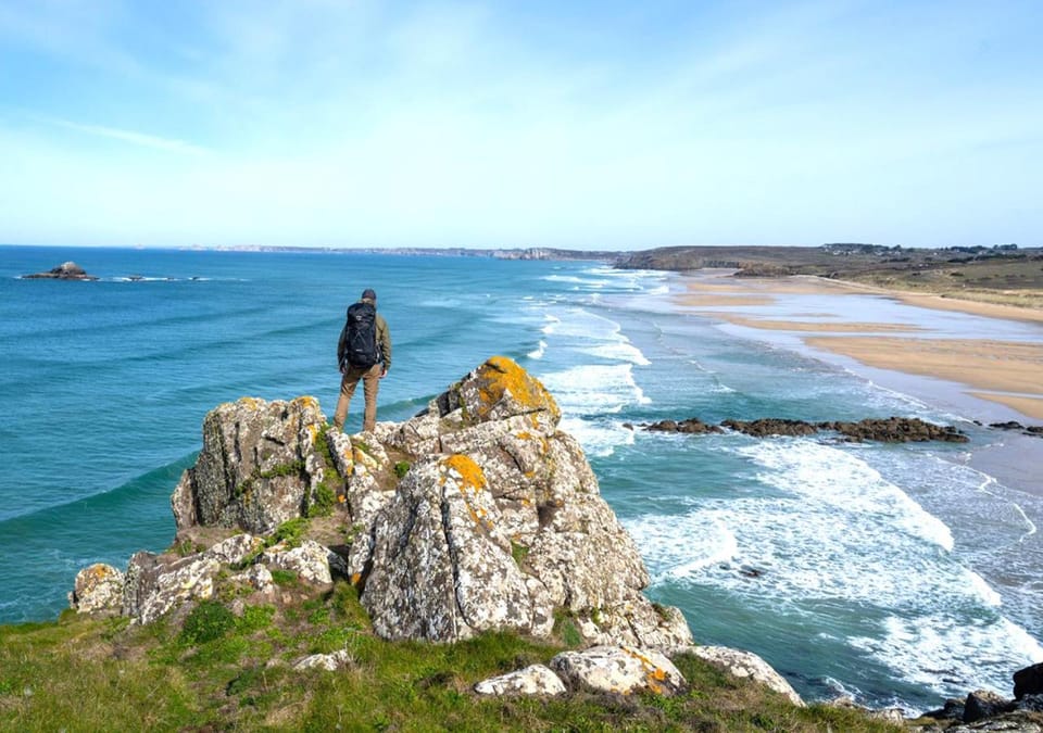 Gîte entre Paimpol Bréhat et Perros Guirec Côte de Granit Rose Vue terre mer House in Brittany