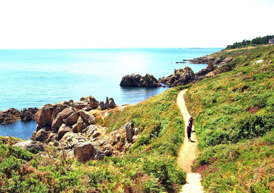 Gîte entre Paimpol Bréhat et Perros Guirec Côte de Granit Rose Vue terre mer House in Brittany