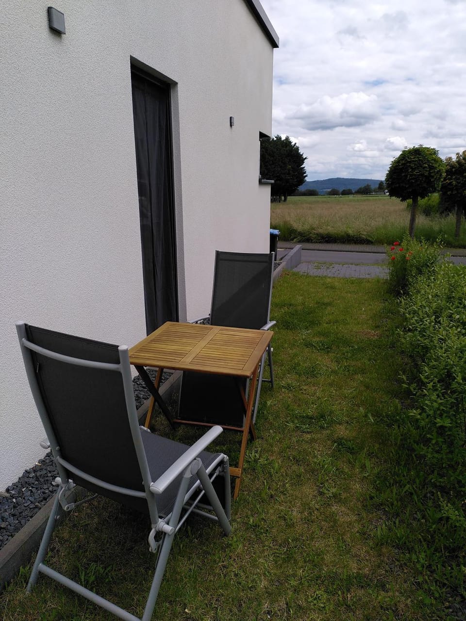 Property building, Day, Natural landscape, Garden, Balcony/Terrace, Seating area, Dining area, Garden view