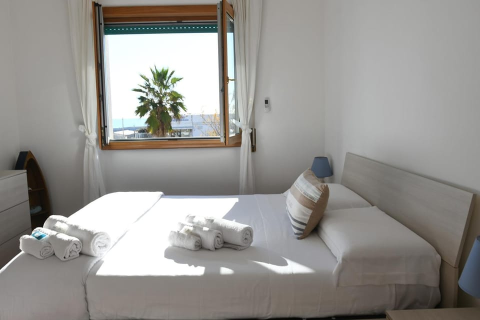 Bed, View (from property/room), Photo of the whole room, Bedroom, towels