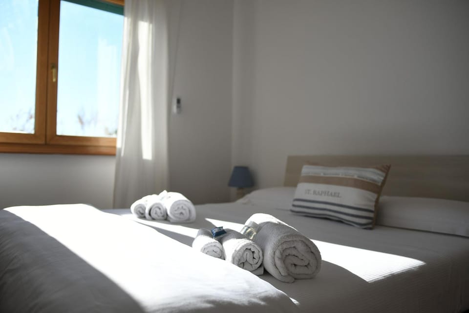 Bed, Photo of the whole room, Bedroom, towels, air conditioner, air conditioner