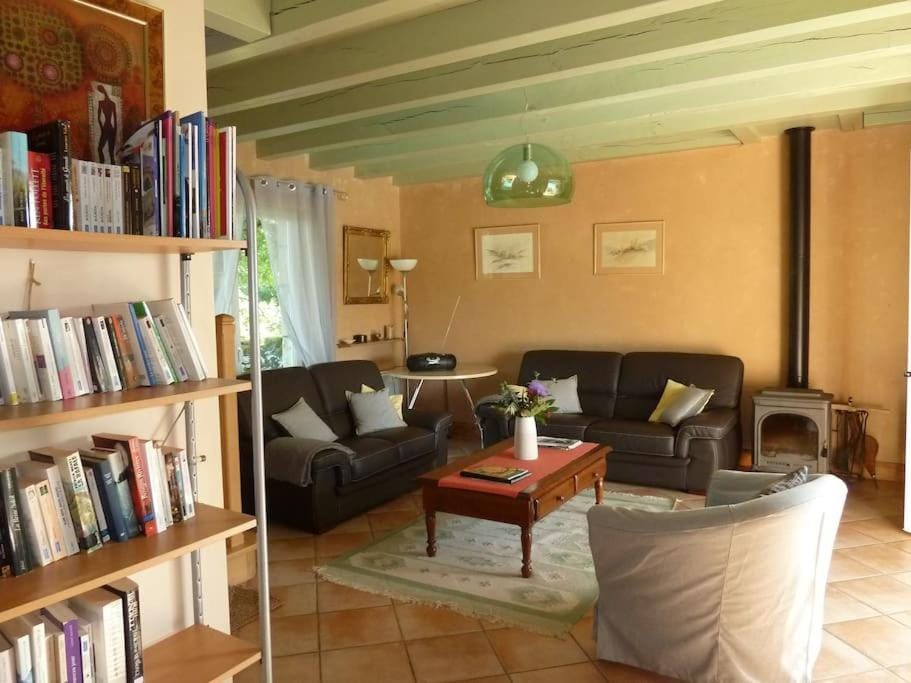 Maison avec piscine privée à Loubressac proche Rocamadour & Vallée Dordogne, du Samedi au Samedi House in Occitanie