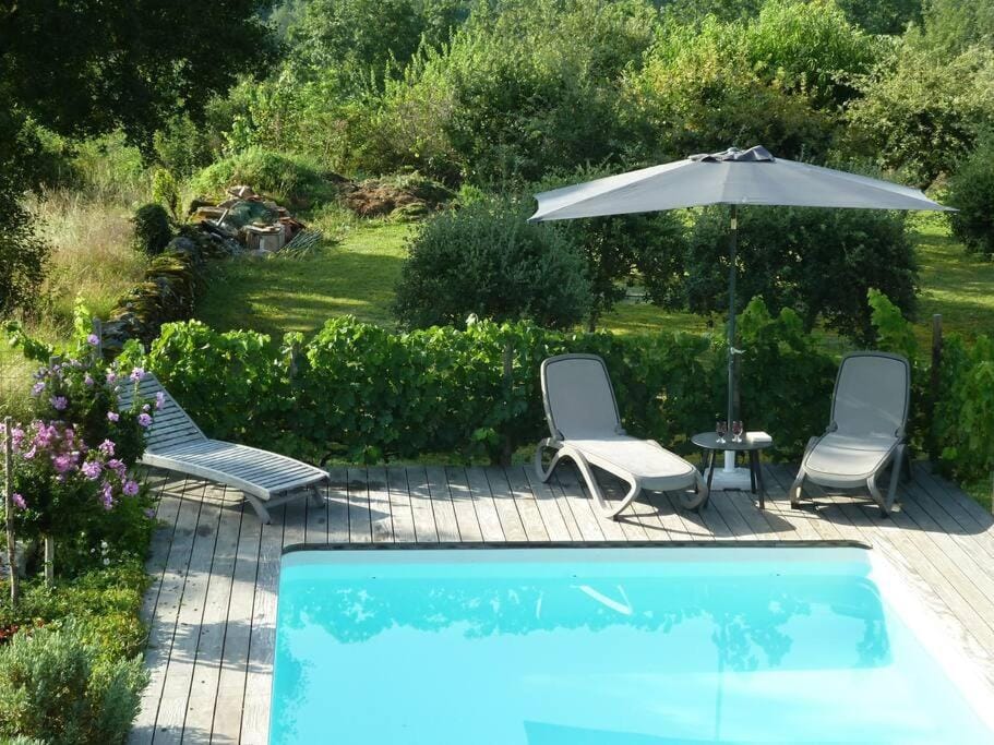 Maison avec piscine privée à Loubressac proche Rocamadour & Vallée Dordogne, du Samedi au Samedi House in Occitanie