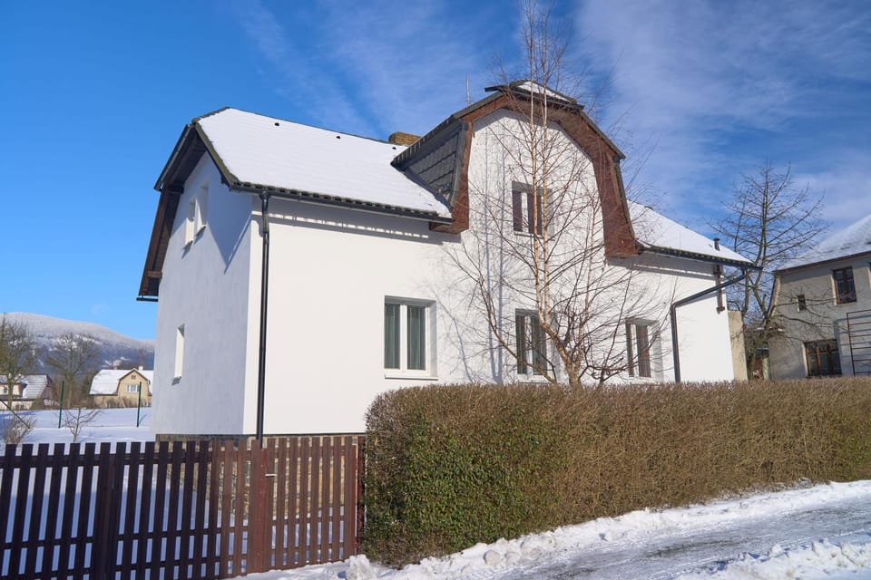 Property building, Day, Winter