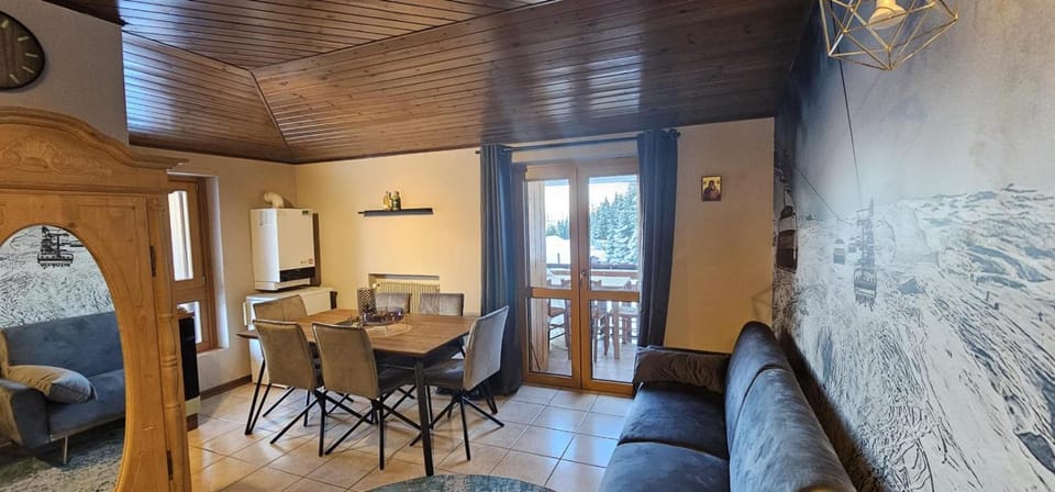 Living room, Seating area, Dining area