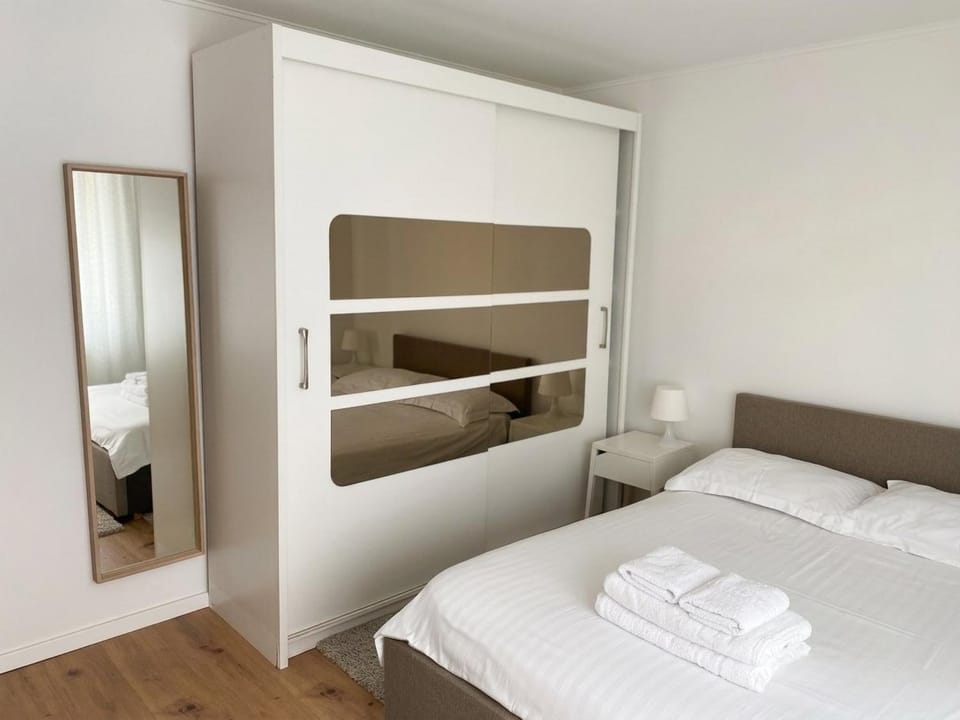 Bed, Bedroom, wardrobe