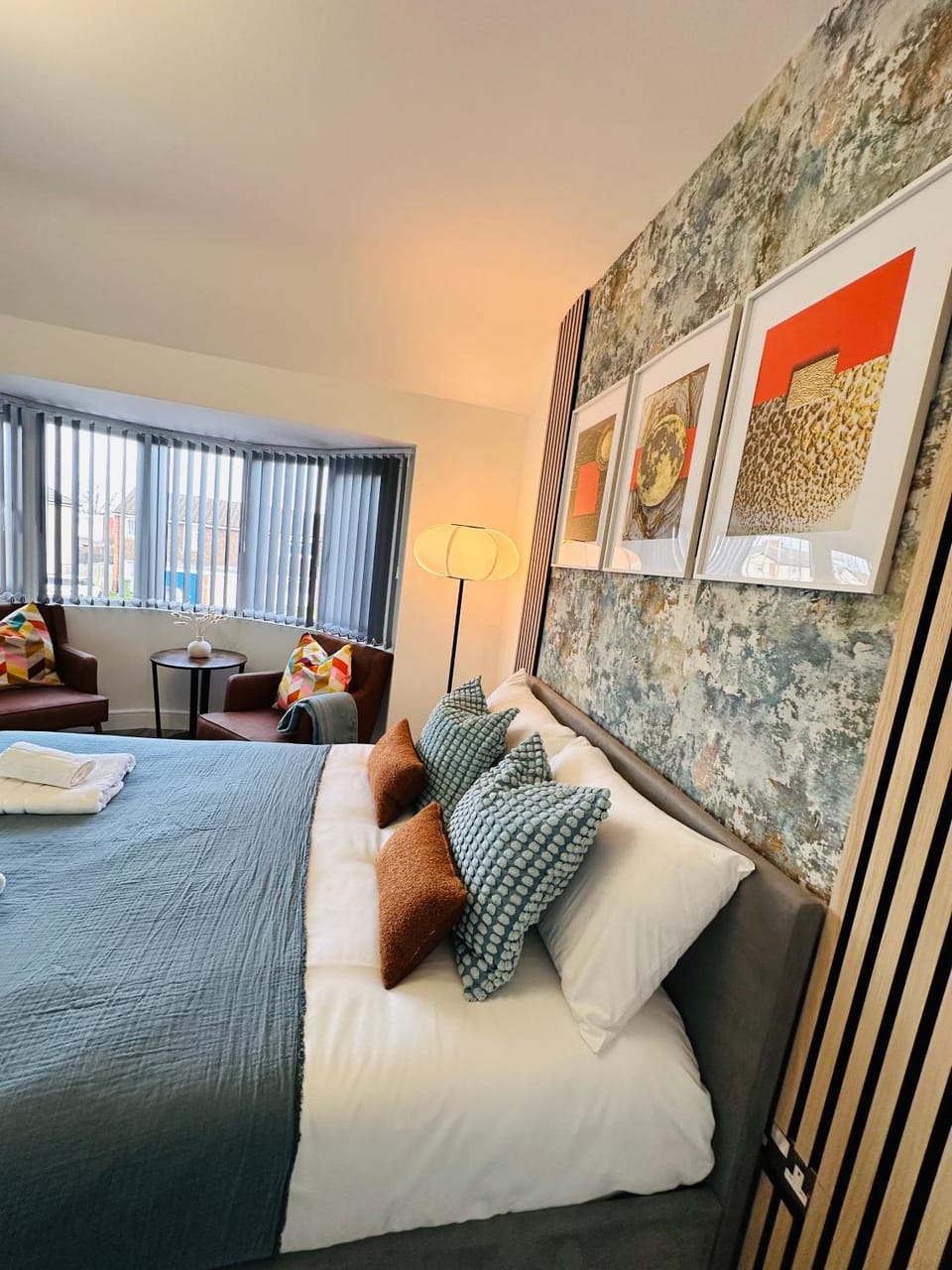 Spacious Private En-suite Room in Birmingham - Halesowen R3 Bed and Breakfast in Oldbury
