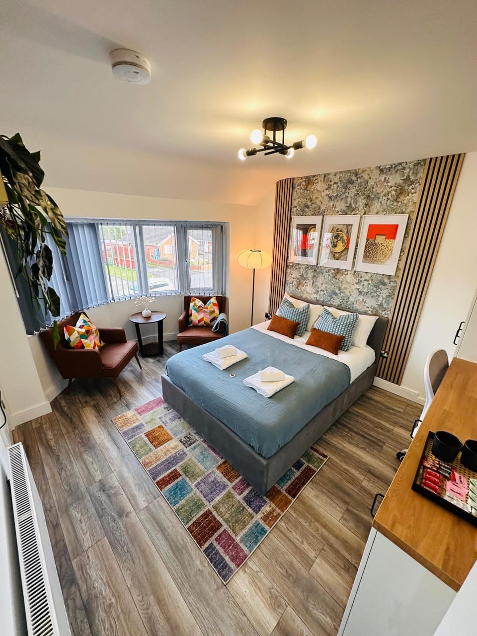 Spacious Private En-suite Room in Birmingham - Halesowen R3 Bed and Breakfast in Oldbury