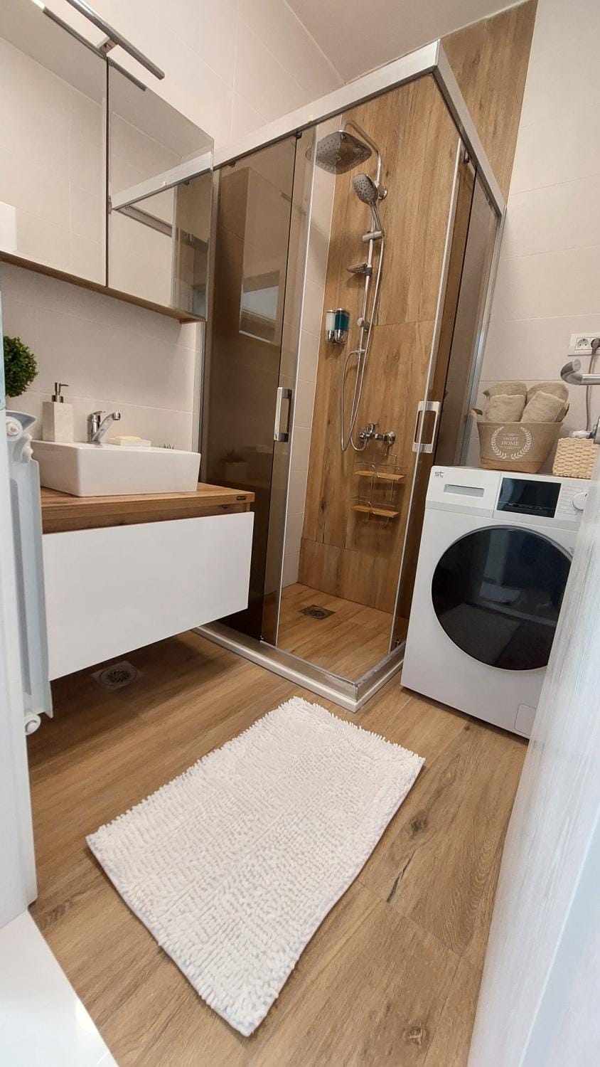 Shower, Bathroom, towels