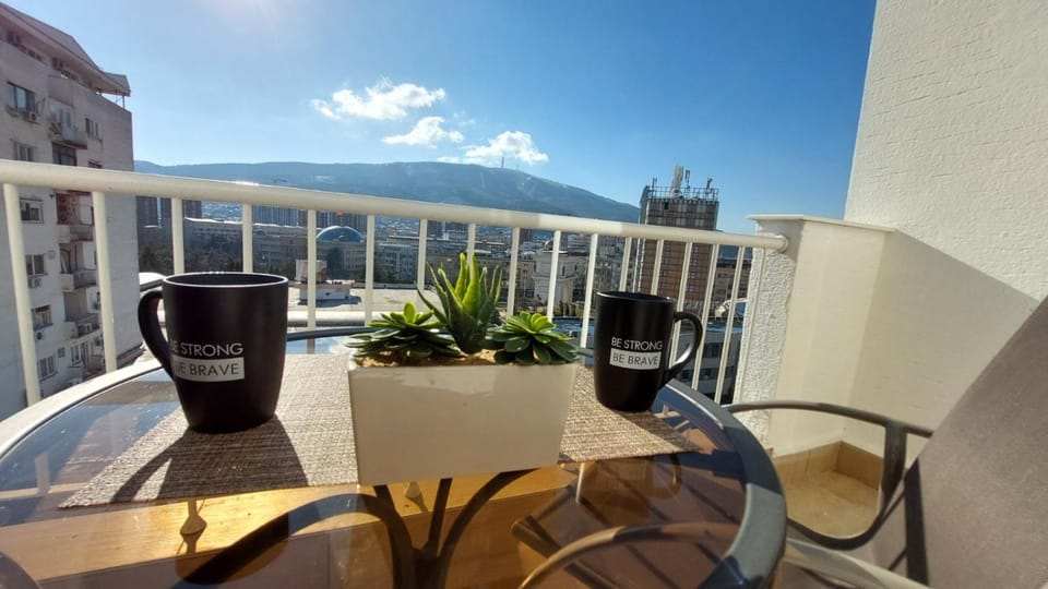 Day, Balcony/Terrace, City view, Mountain view