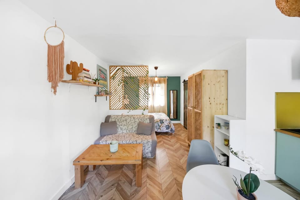 Living room, Photo of the whole room