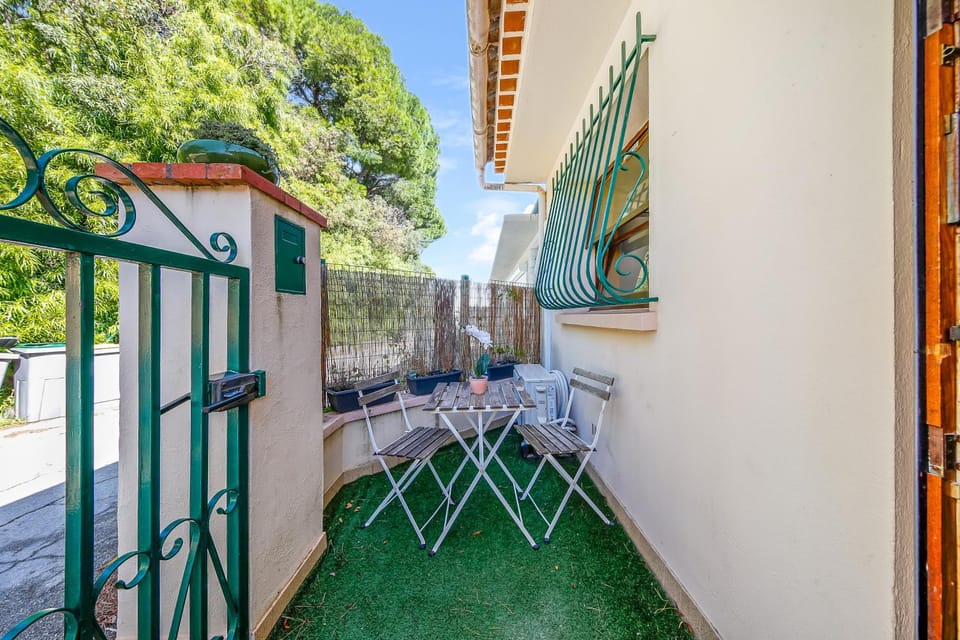 Patio, Spring, Day, Garden, View (from property/room), Balcony/Terrace, Garden view, Inner courtyard view