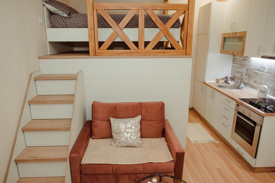 Kitchen or kitchenette, Living room, Seating area, pet friendly, stove