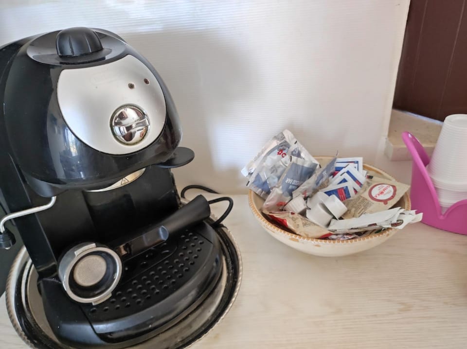 Coffee/tea facilities, Kitchen or kitchenette, Food and drinks, Food, toaster