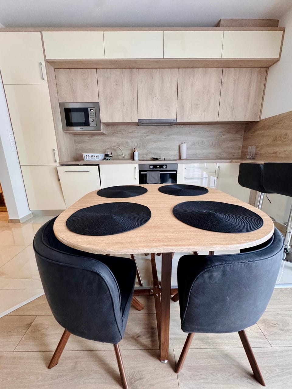 Dining area, kitchen