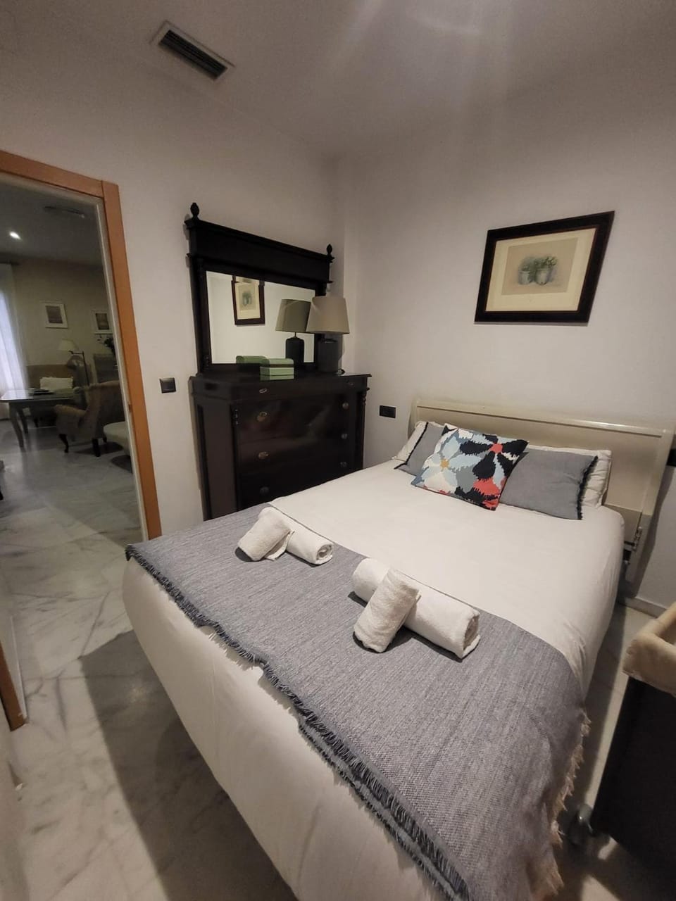 Bed, Photo of the whole room, Bedroom, towels