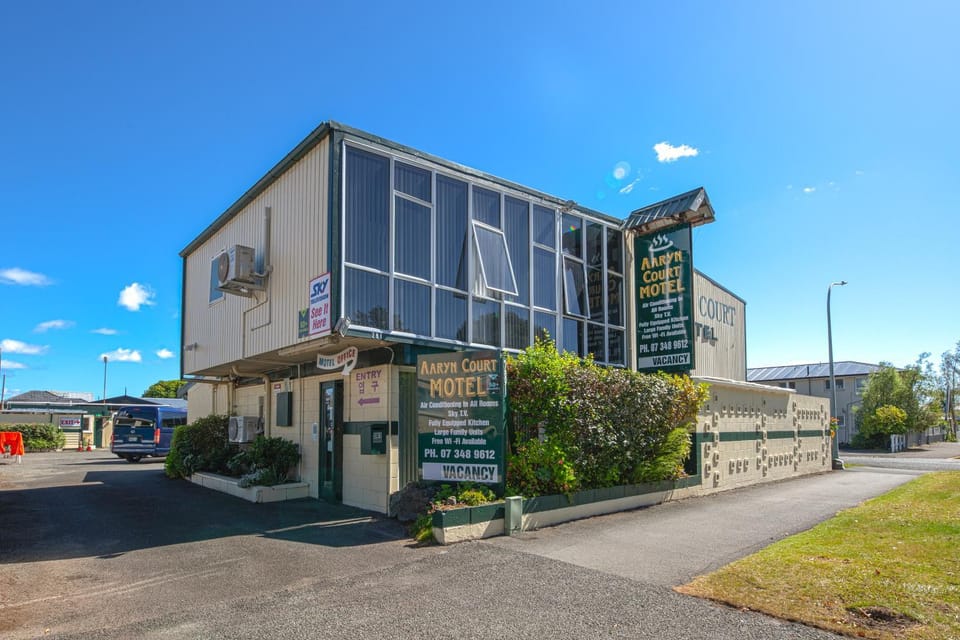 Property building, Day