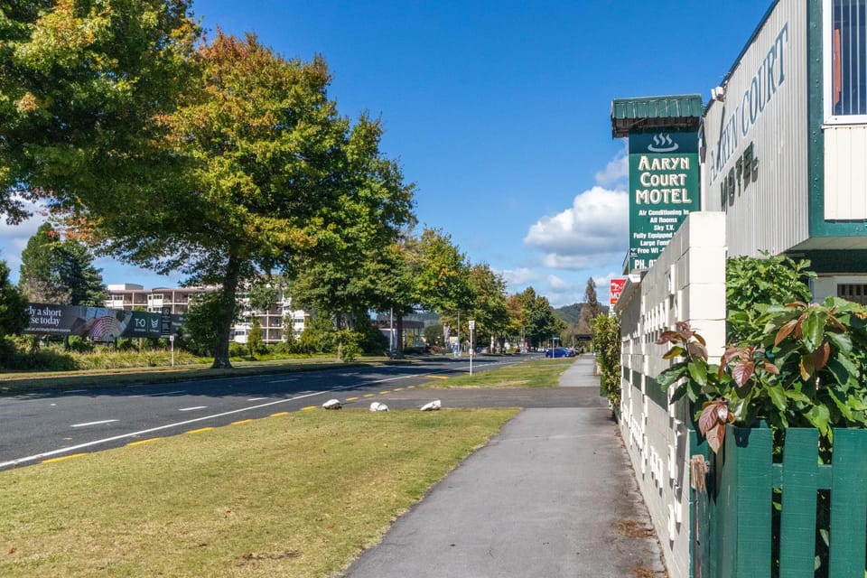 Day, Street view