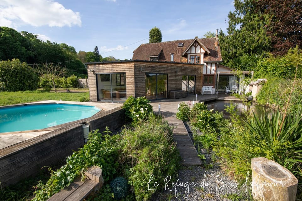 Le Refuge du Bois d'Amour House in Normandy