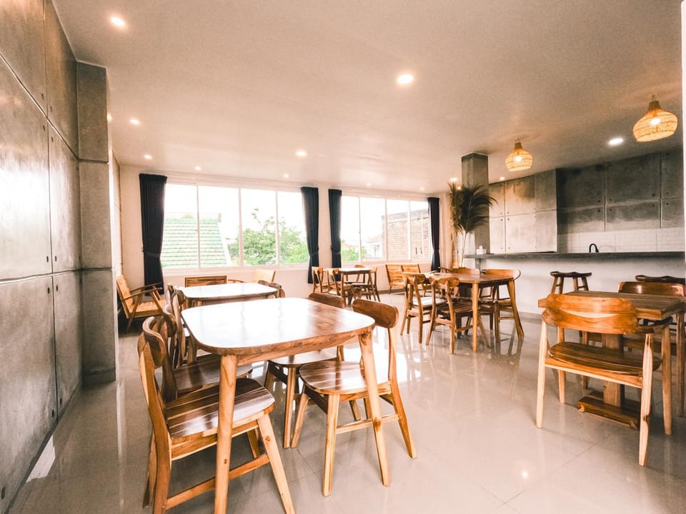 Property building, Restaurant/places to eat, Meeting/conference room, Breakfast