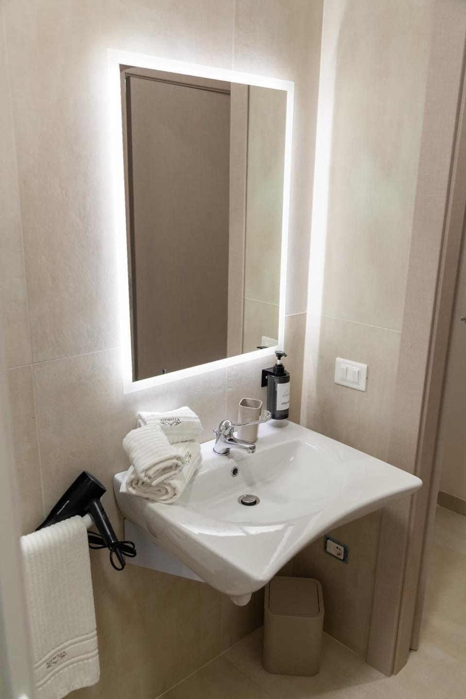 Bathroom, towels