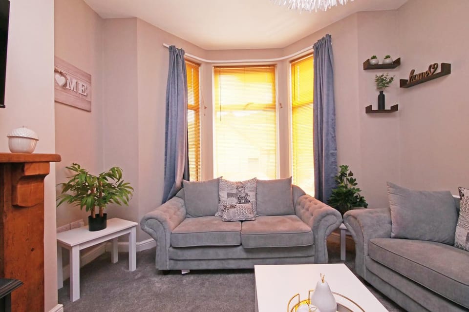 Communal lounge/ TV room, Living room