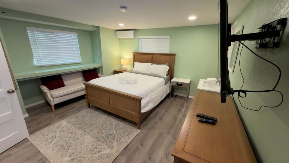 Walking Distance to Little Italy House in San Diego