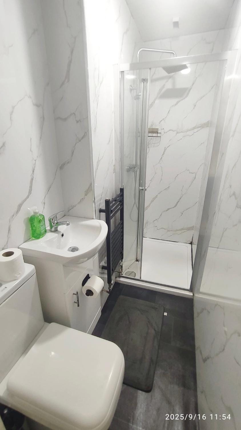 Ensuite room free parking Vacation rental in Leicester