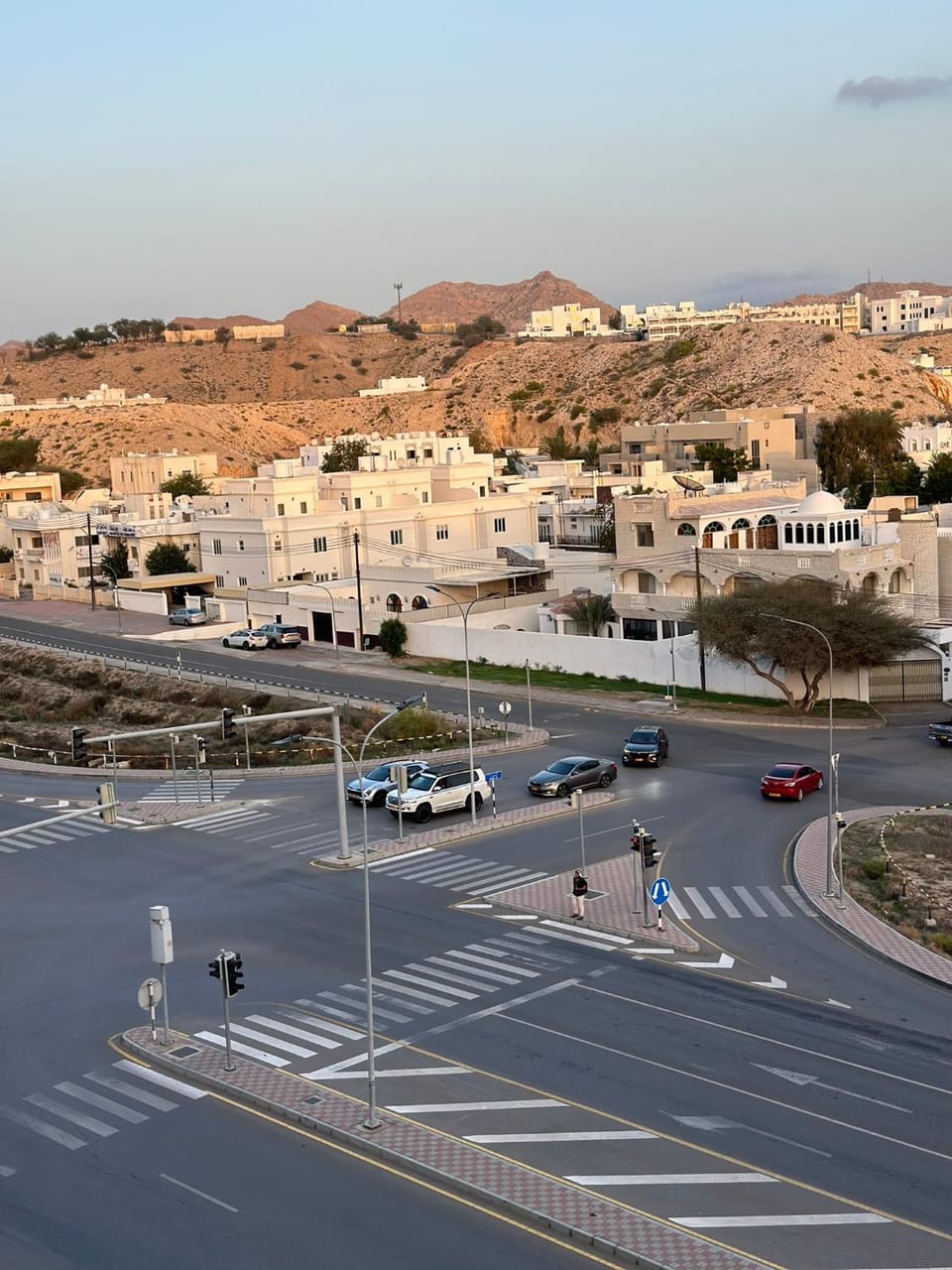 Day, Neighbourhood, City view, Mountain view, Street view, Location