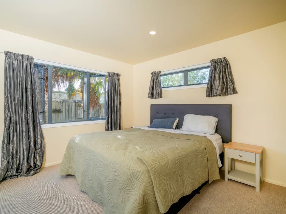 Hosts on the Coast - Seas the Day House in Auckland Region