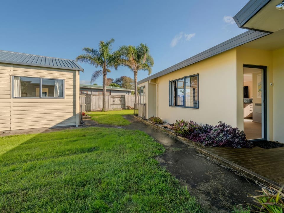 Hosts on the Coast - Seas the Day House in Auckland Region