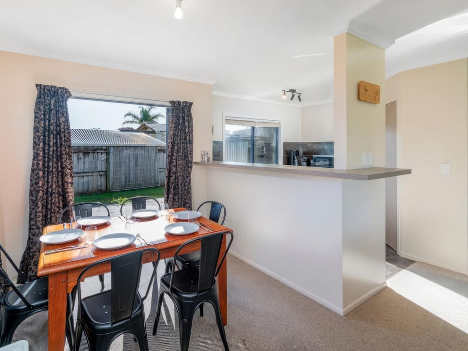 Hosts on the Coast - Seas the Day House in Auckland Region